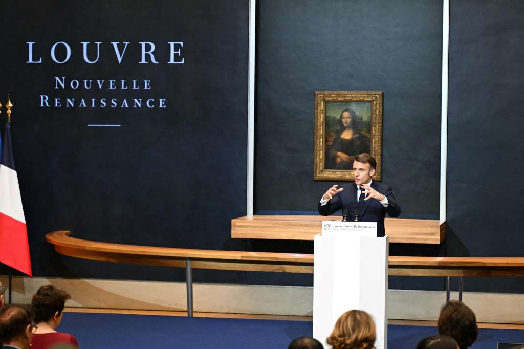 Paris (France), 28/01/2025.- France's President Emmanuel Macron gives a speech in front of Leonardo da Vinci's masterpiece Mona Lisa during his visit to the Louvre Museum in Paris, France, 28 January 2025. (Francia) EFE/EPA/BERTRAND GUAY / POOL MAXPPP OUT