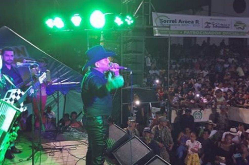 La presentación de Giovanny Ayala en Puerto Leguízamo cerraba el encuentro trifronterizo en el que participaron delegaciones culturales de Ecuador y Perú. / Instagram @giovannyayalaoficial