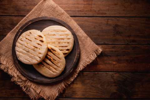 Arepitas de yuca con queso costeño, la receta para probar este miércoles