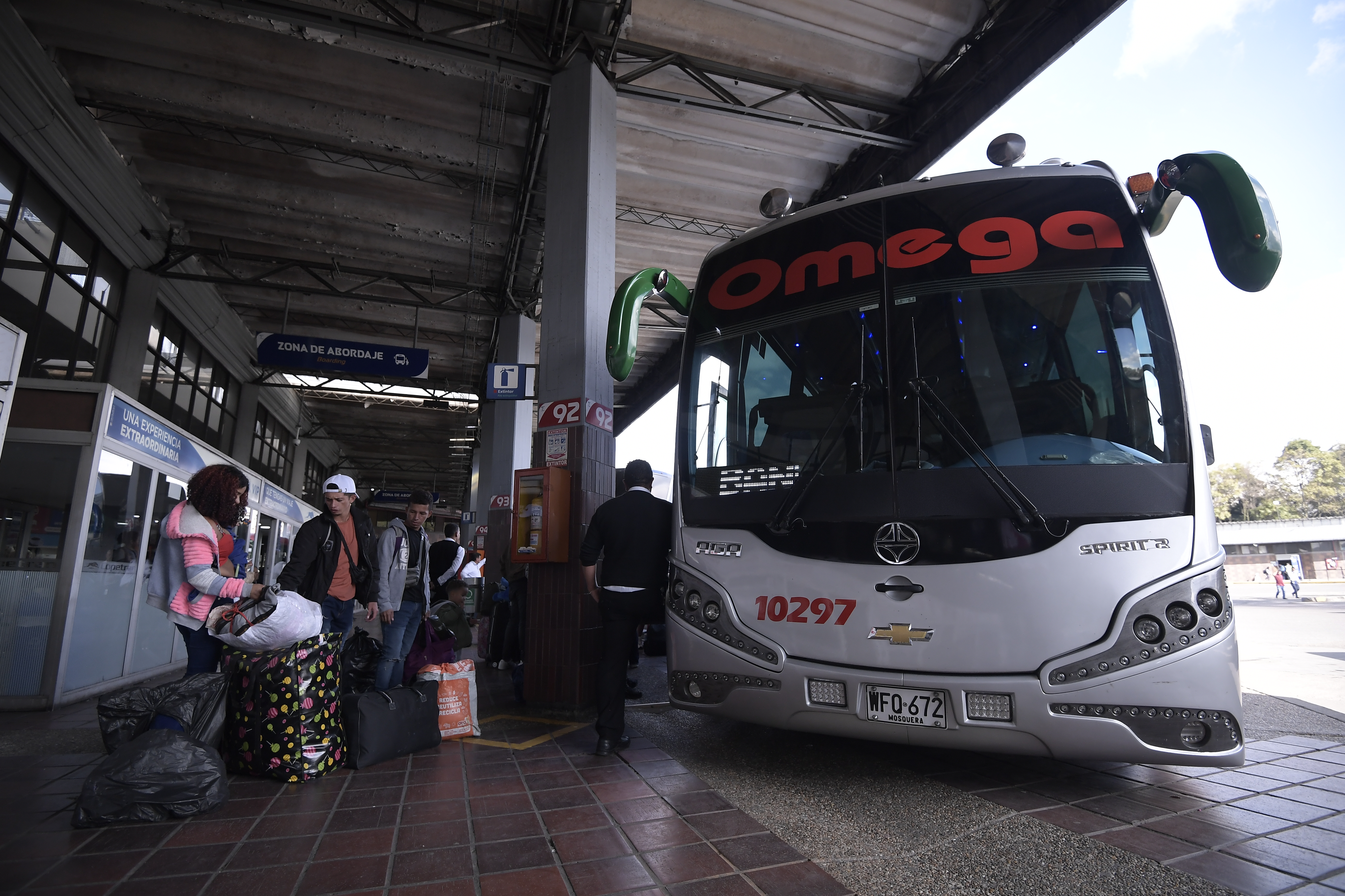 Éxodo de pasajeros en la Terminal de Transporte que espera movilizar 500 mil viajeros durante la temporada de Semana Santa 2023.