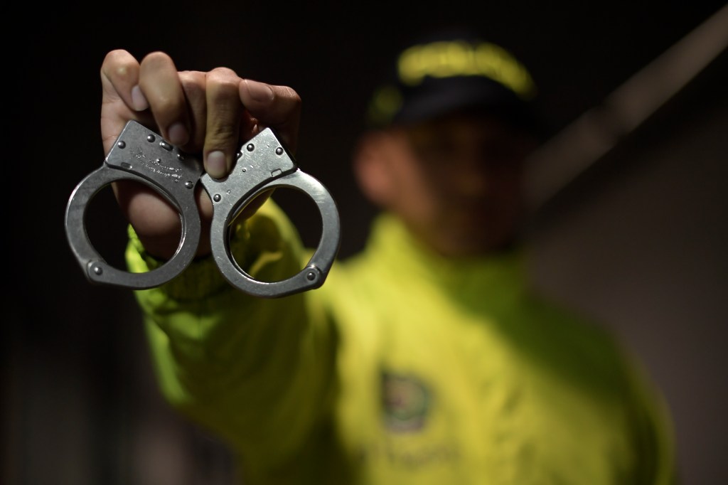 Investigadores del Grupo de Estupefacientes de la Policía de Bogotá y la Sijin, sobre las operaciones encubiertas que lideraron y permitieron desmantelar dos peligrosas bandas criminales.