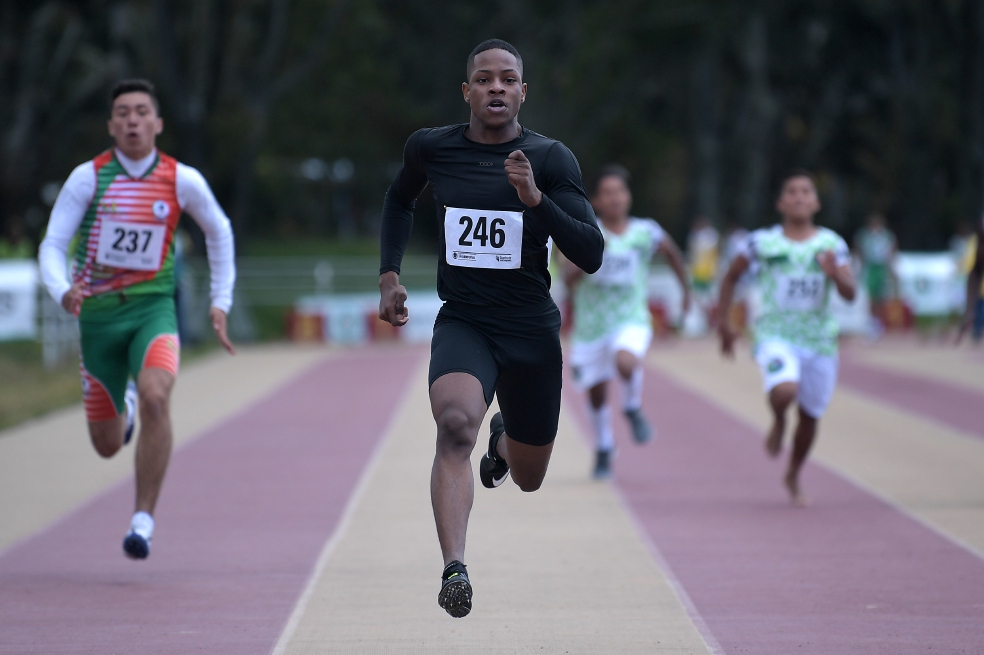 Giancarlos Mosquera es una de las nuevas figuras de la velocidad. Está a 60 milésimas del récord nacional de 100 metros, en poder de Diego Palomeque. / Mauricio Alvarado - El Espectador