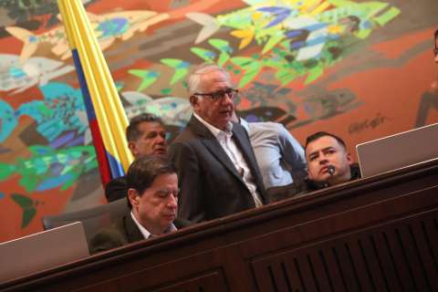 Piden cancelar extras para la reforma a la salud por posibles “vicios” en decretos