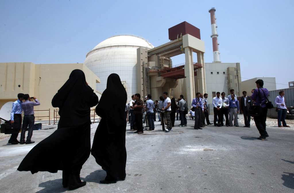 BUSHEHR, 04/04/2026.- Imagen de archivo de la central nuclear de Bushehr en Irán. El Organismo Internacional de Energía Atómica (OIEA) confirmó este sábado que un proyectil impactó cerca de las instalaciones de central nuclear de Bushehr, situada en el suroeste de Irán, causando un muerto y daños en un edificio de la planta, sin que hasta el momento se registraran fugas radiactivas. EFE/ Abedin Taherkenareh