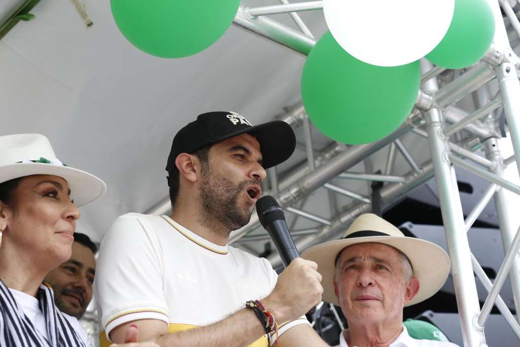 Representante del Centro Democrático Hernán Cadavid y el expresidente Álvaro Uribe.