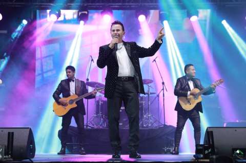 Jhonny Rivera: esto cobró por su primer concierto “estaba mal de ropa y zapatos”