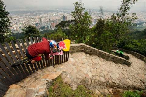 Regresa la Red Bull Monserrate, la carrera de downhill urbano más larga del mundo