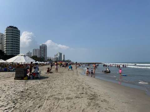 Turista peruana denunció cobro excesivo e intimidación en playa de Cartagena