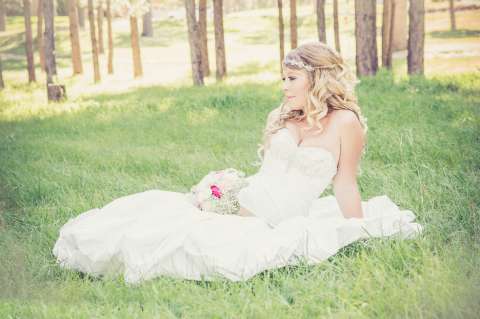 Como a Cenicienta, a novias sin vestidos les aparecen hadas madrinas