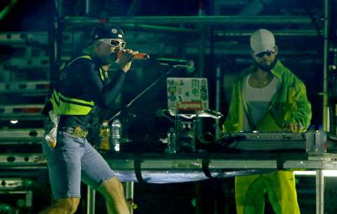 El cantante Feid y Pantone crean el color Ferxxo Green