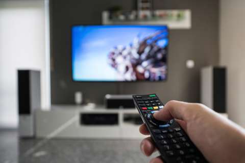 ¿Cómo proyectar la pantalla de mi celular en el televisor?