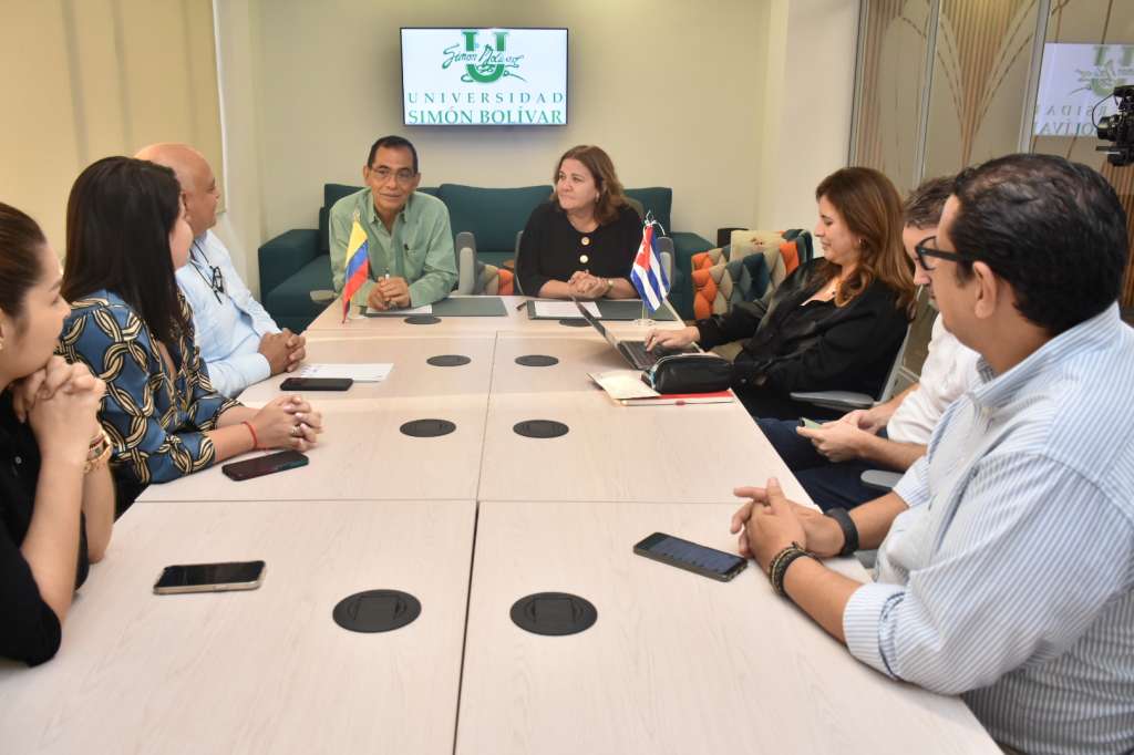 Reunión para la firma del convenio entre Unisimón y el Instituto Finlay de Vacunas .