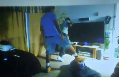 Momento del atraco al hombre discapacitado.