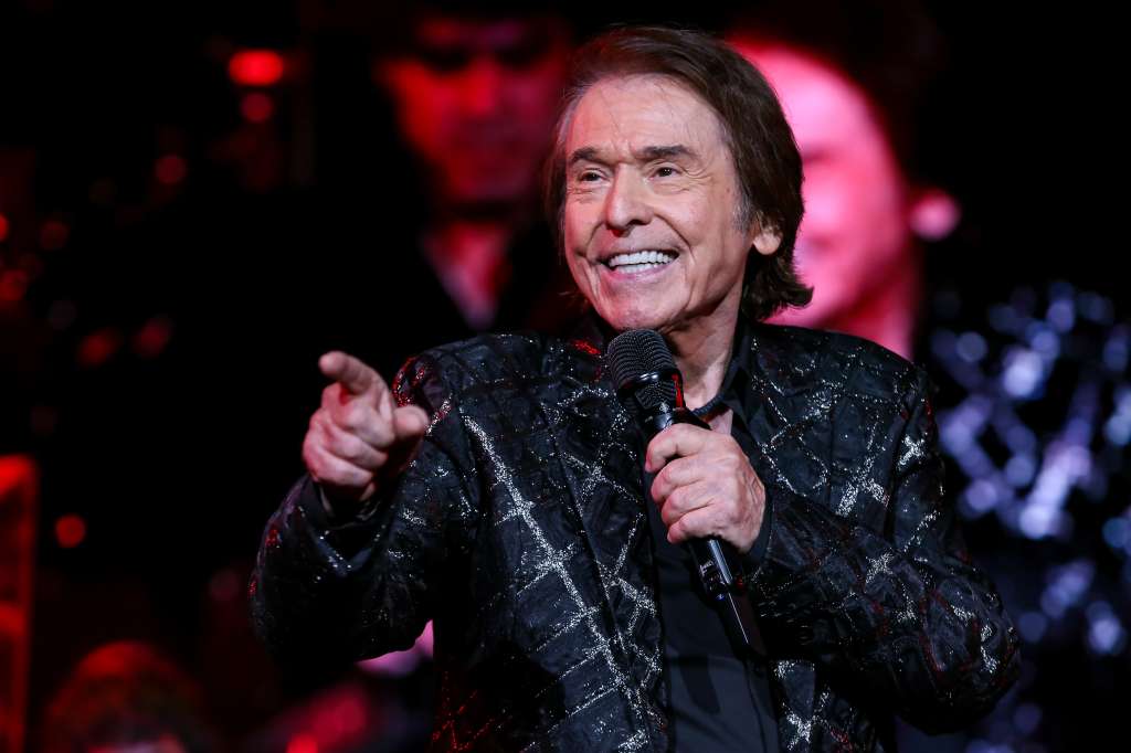 Miguel Rafael Martos Sánchez, más conocido como Raphael se presenta hoy en el Movistar Arena de Bogotá./ Getty Images.