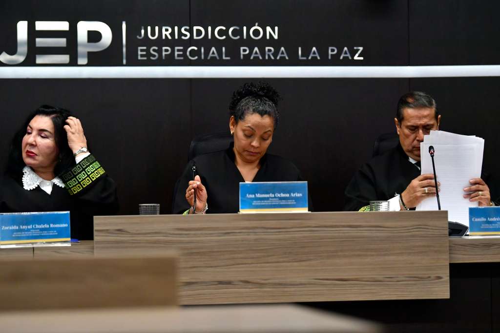 La histórica sentencia de la JEP que revive debate sobre justicia y reparación en Colombia