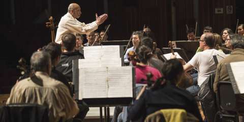 Antes de que se abra el telón con la Orquesta Filarmónica de Bogotá
