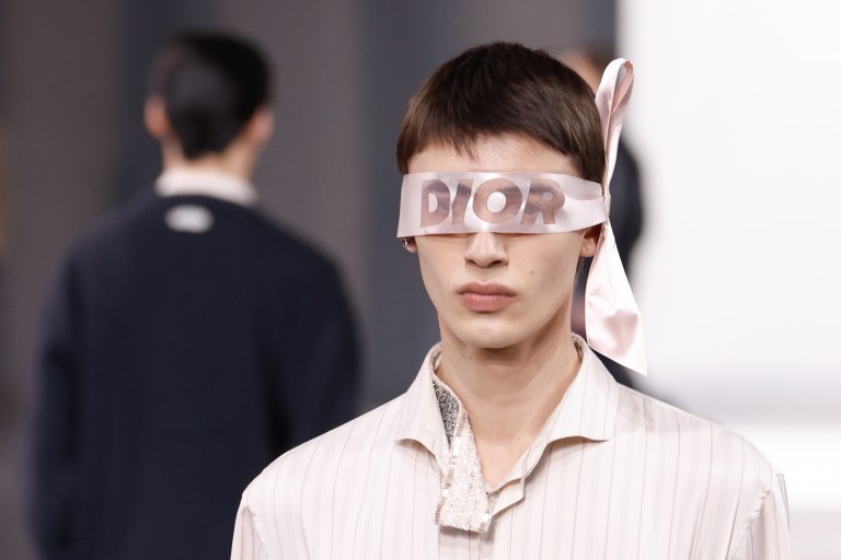 Dior pagará dos millones de euros por caso de explotación laboral en Italia