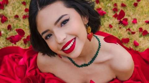 Ángela Aguilar fue chantajeada con su noviazgo con Christian Nodal