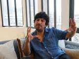 Alejandro Zambra: “Los escritores somos más bien personas que escribimos mal”