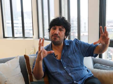 Alejandro Zambra: “Los escritores somos más bien personas que escribimos mal”
