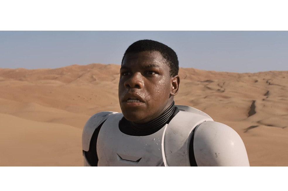 El actor John Boyega en una escena de "Star Wars: Episode VII - The Force Awakens".
