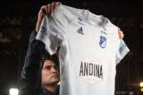 La nueva piel del embajador: Millonarios presentó su camiseta alternativa