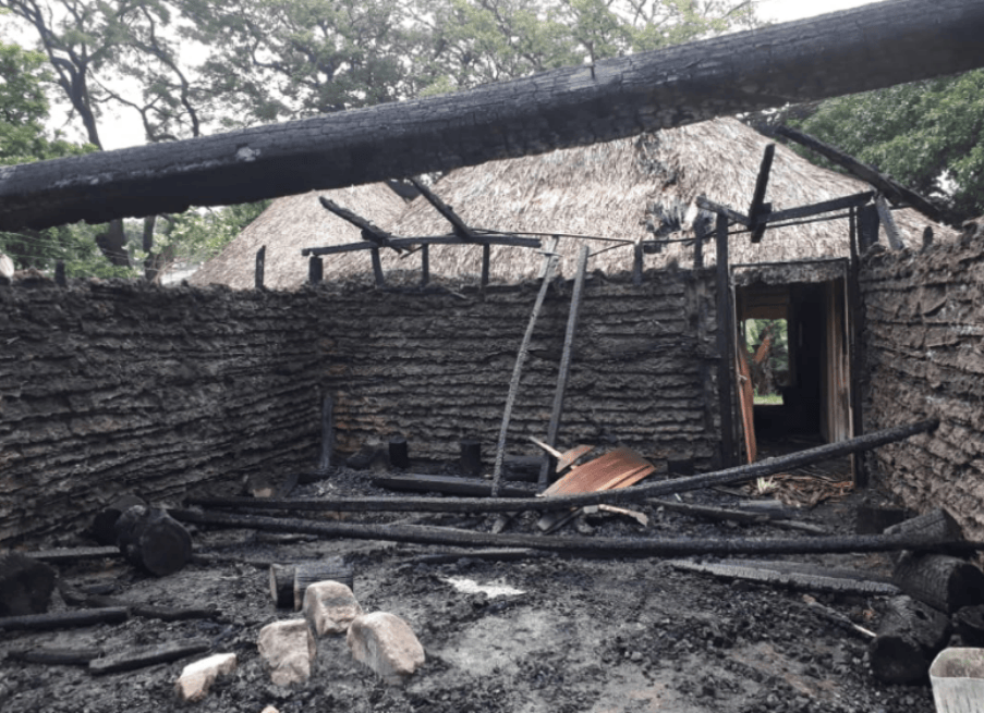 Foto: Twitter Onic.En octubre de 2019 se presentó la quemade una casa ceremonialen el corregimiento de Atánquez, a una hora de Valledupar.