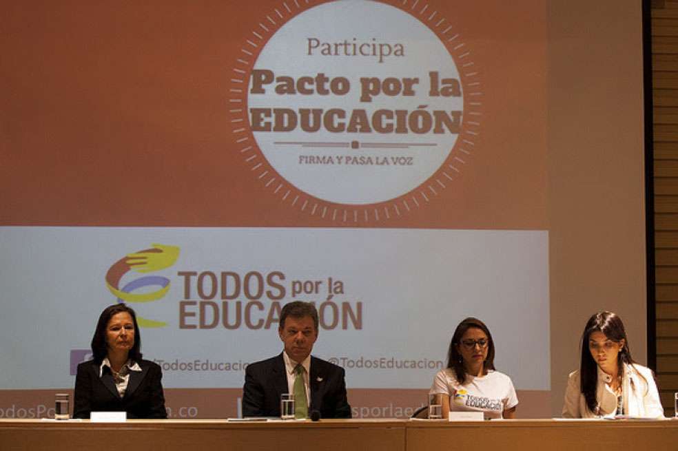 Juan Manuel Santos durante la firma del Pacto por la Educación en junio de este año. / Pacto por la Educación