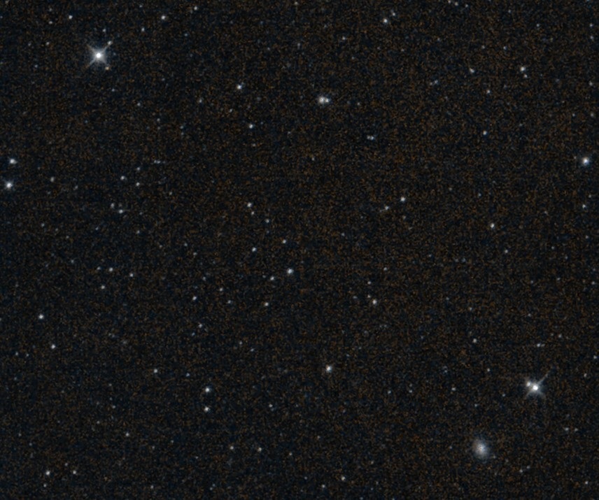 Esta última imagen capturada por NEOWISE, de la NASA. Muestra parte de la constelación de Fornax.