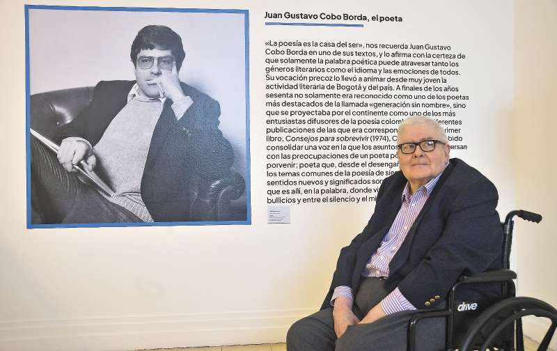 Juan Gustavo Cobo Borda en la exposición en su honor 'La fiesta de la palabra', en la Biblioteca Nacional, el 29 de junio de 2022.