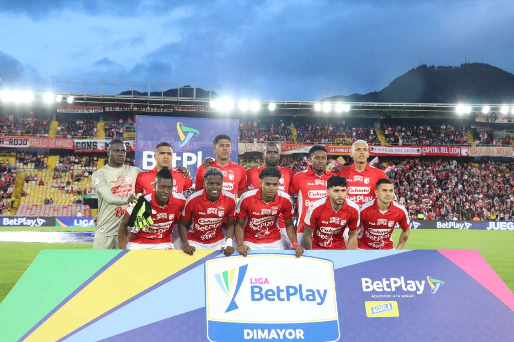 Formación de Santa Fe previo al compromiso ante América de Cali en el Estadio El Campin de Bogotá