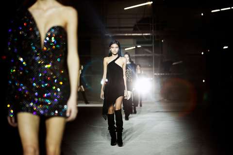 Por "degradar" a la mujer, campaña de Saint Laurent desata polémica
