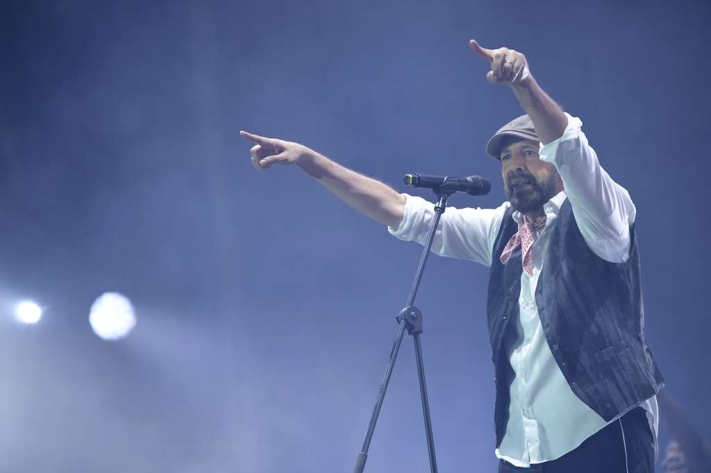 Cantante, arreglista, músico y productor musical dominicano, en el Festival Cordillera 2024 que se realizó en el parque Simón Bolívar de Bogotá.