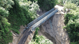 Reabrieron paso por vía Curos-Málaga tras instalación de puente metálico