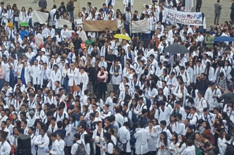 Así se vivieron las protestas por la ley para residentes médicos