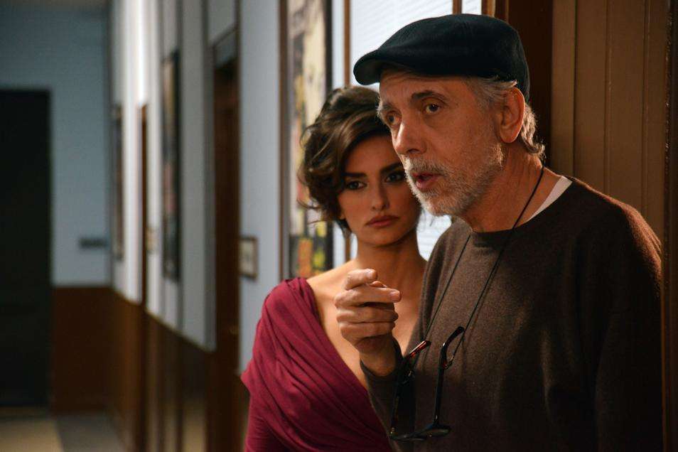 Trueba con Penélope Cruz durante el rodaje de "La reina de España".