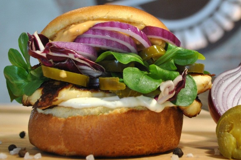 Así puedes preparar una increíble hamburguesa de lentejas