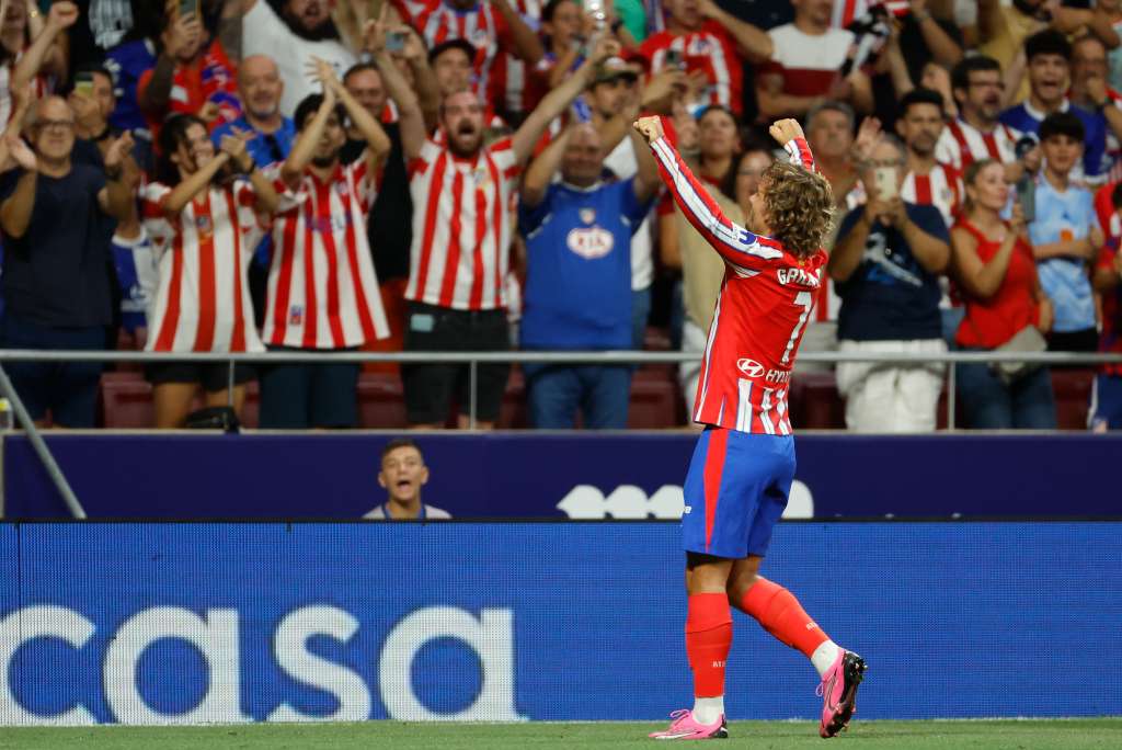 MADRID, 25/08/2024.- El delantero francés del Atlético de Madrid Antoine Griezmann celebra el gol marcado ante el Girona durante el partido de la segunda jornada de Liga de Primera División que Atlético de Madrid y Girona disputan esta tarde en el Civitas Metropolitano, en Madrid. EFE/Mariscal