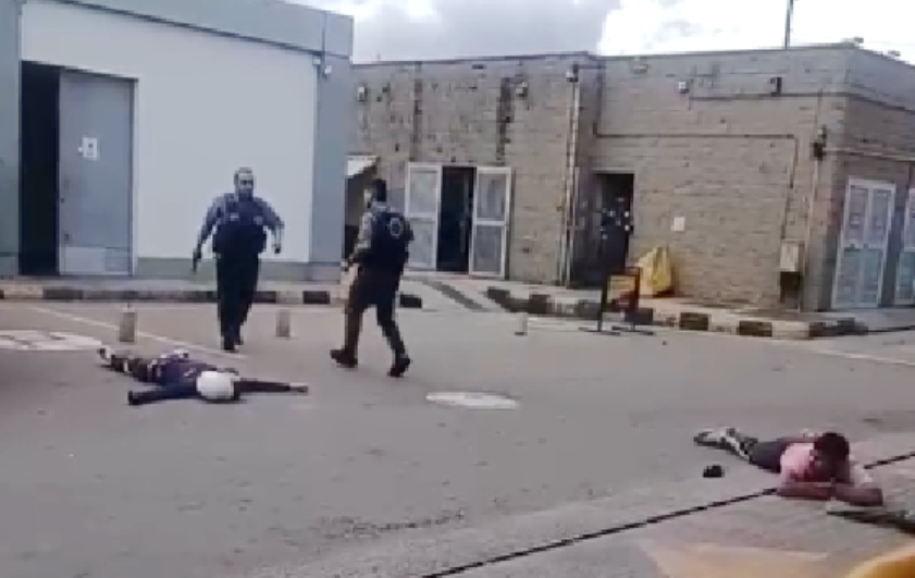 En medio de un intento de hurto guardas de valores se confrontaron a disparos con dos delincuentes.