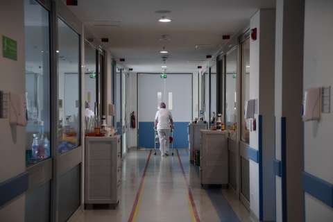Suspensión del decreto que modifica el modelo de salud: así reacciona el sector