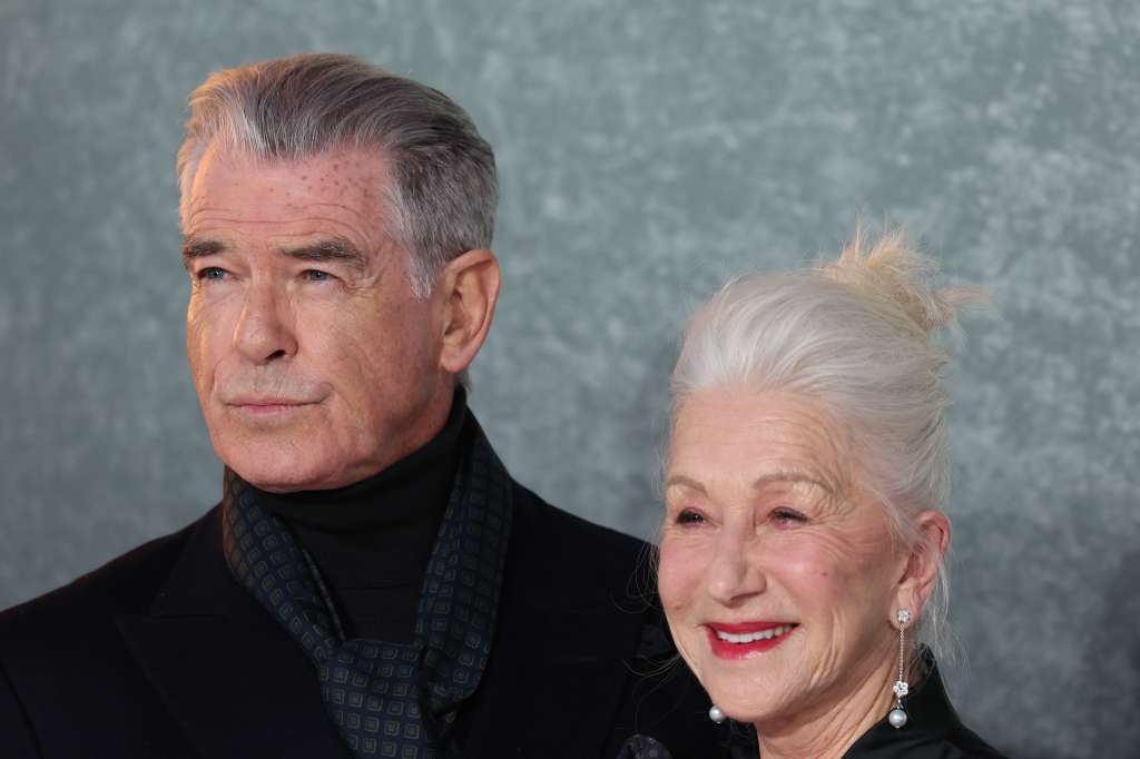 LONDON (United Kingdom), 27/03/2025.- Irish actor Pierce Brosnan (L) and British actor Helen Mirren arrive for the UK premiere of the new series 'Mobland' at Odeon Luxe, Leicester Square, in London, Britain, 27 March 2025. The series will be available on Paramount+ in the UK and Ireland from 30 March. (Irlanda, Reino Unido, Londres) EFE/EPA/ANDY RAIN
