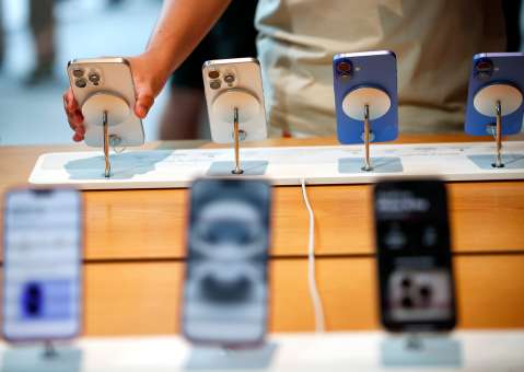 Apple enfrenta demanda por publicidad engañosa sobre Apple Intelligence