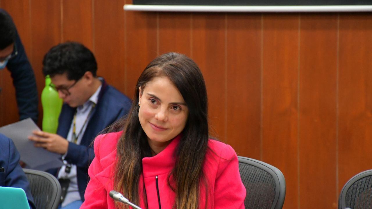 Ella es Esmeralda Hernández, la senadora, autora del proyecto de ley que espera prohibir las corridas de toros en Colombia.