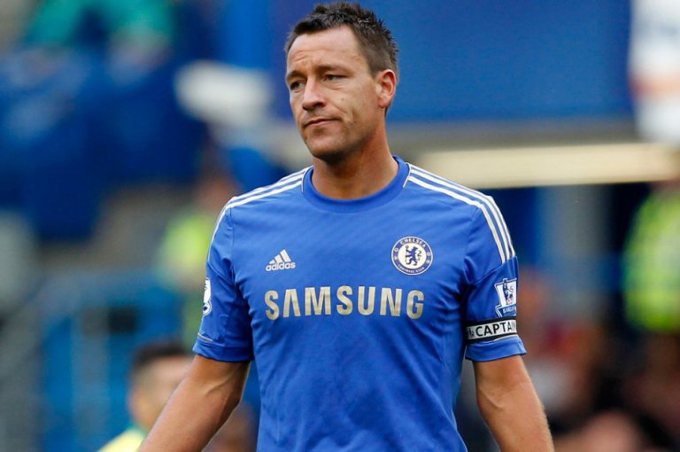 Terry anuncia que no recurrirá la sanción por insultos racistas a Ferdinand
