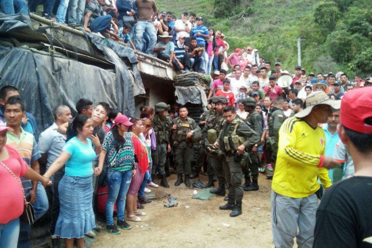 Defensoría pide medidas urgentes por desalojo de policías en El Mango, Cauca