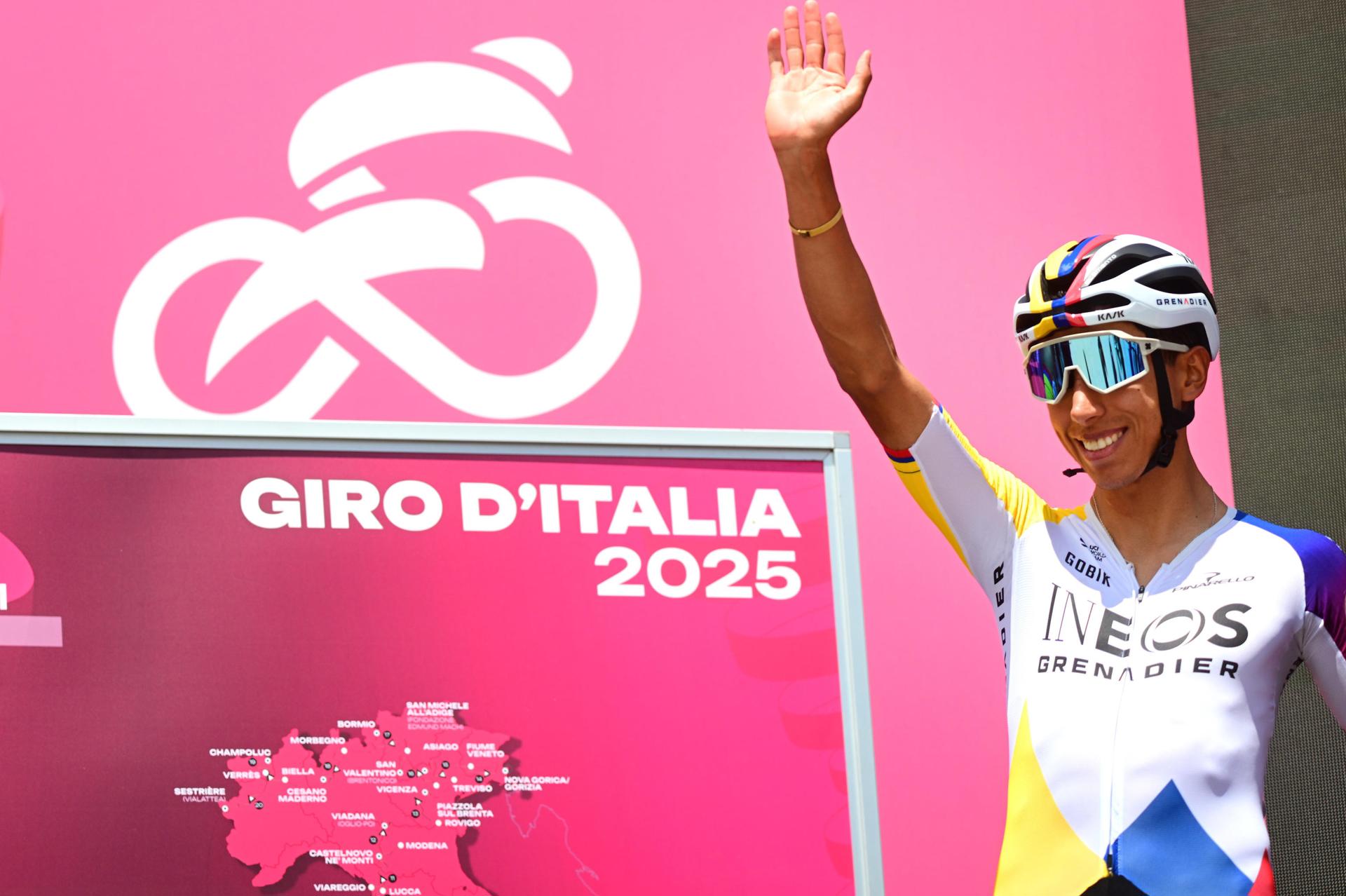 ALBEROBELLO (Italy), 13/05/2025.- Colombian rider Egan Arley Bernal Gomez of Ineos Grenadiers team on the podium of the 4th stage of the Giro d'Italia cycling tour over 189 km from Alberobello to Lecce, Alberobello, Italy, 13 May 2025. (Ciclismo, Italia) EFE/EPA/LUCA ZENNARO
