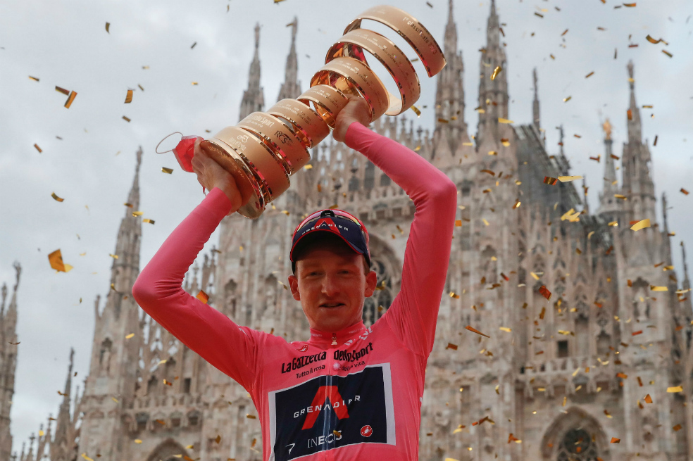 El ciclista inglés Tao Geoghegan Hart, campeón del Giro de Italia 2020.