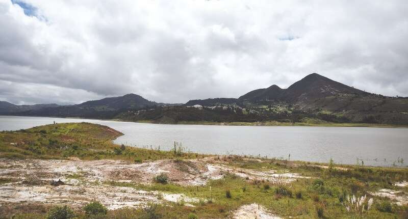 El embalse ha perdido capacidad por el ingreso de sedimentos al cauce. / Fotos: Óscar Pérez