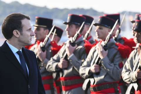 Servicio militar obligatorio será restablecido en Francia