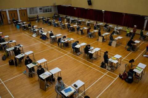 "Sin abrazos", estudiantes chinos vuelven a clase cuatro meses después